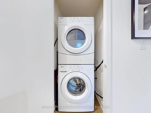 2206-4070 Confederation Pkwy, Mississauga, ON - Indoor Photo Showing Laundry Room
