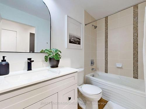 2206-4070 Confederation Pkwy, Mississauga, ON - Indoor Photo Showing Bathroom