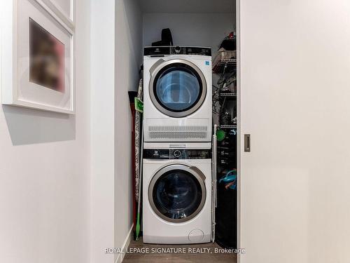 704-7 Smith Cres, Toronto, ON - Indoor Photo Showing Laundry Room