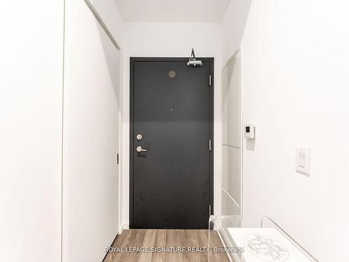 704-7 Smith Cres, Toronto, ON - Indoor Photo Showing Other Room