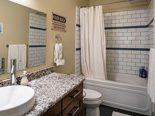 205-309 First Street, Revelstoke, BC - Indoor Photo Showing Bathroom
