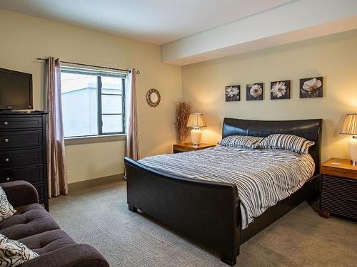 205-309 First Street, Revelstoke, BC - Indoor Photo Showing Bedroom