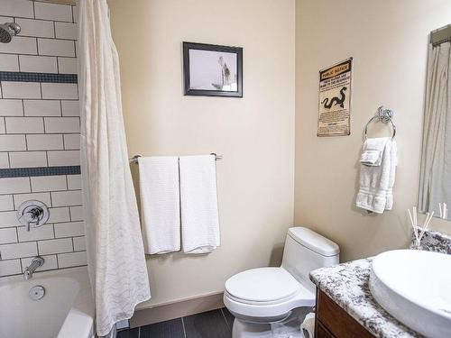 205-309 First Street, Revelstoke, BC - Indoor Photo Showing Bathroom