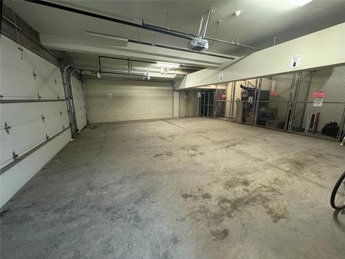 205-309 First Street, Revelstoke, BC - Indoor Photo Showing Garage