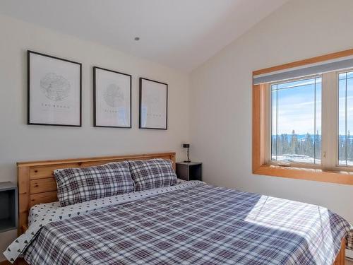 6-5015 Snowbird Way, Big White, BC - Indoor Photo Showing Bedroom