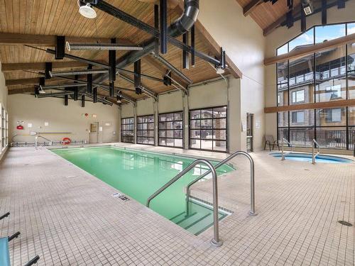 114-600 Sarsons Road, Kelowna, BC - Indoor Photo Showing Other Room With In Ground Pool