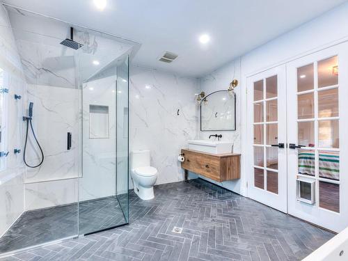 Salle de bains attenante Ã  la CCP - 208 Ch. Godefroy, Sainte-Anne-Des-Lacs, QC - Indoor Photo Showing Bathroom