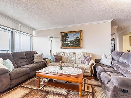 2504-3100 Kirwin Ave, Mississauga, ON - Indoor Photo Showing Living Room
