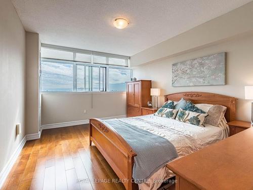 2504-3100 Kirwin Ave, Mississauga, ON - Indoor Photo Showing Bedroom