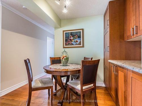 2504-3100 Kirwin Ave, Mississauga, ON - Indoor Photo Showing Dining Room