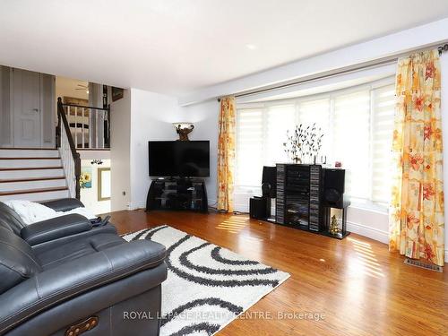 32 Coniston Ave, Brampton, ON - Indoor Photo Showing Living Room