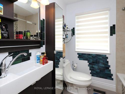 32 Coniston Ave, Brampton, ON - Indoor Photo Showing Bathroom