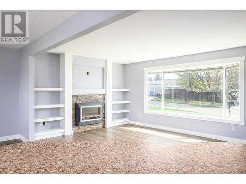 1209 36 Avenue, Vernon, BC - Indoor With Fireplace