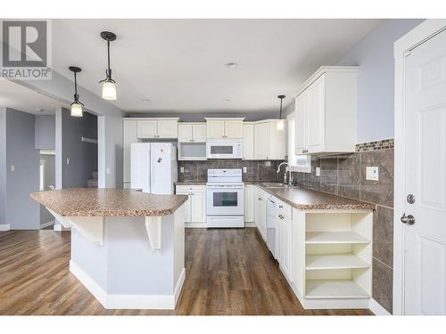1209 36 Avenue, Vernon, BC - Indoor Photo Showing Kitchen