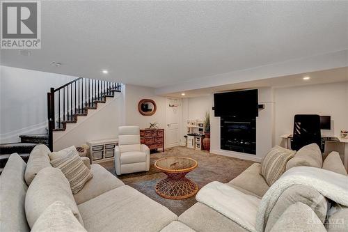 271 Fountainhead Drive, Orleans, ON - Indoor Photo Showing Living Room