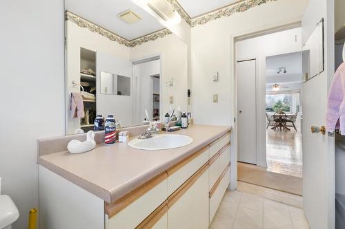 5030 Canyon-Lister Road, Creston, BC - Indoor Photo Showing Bathroom