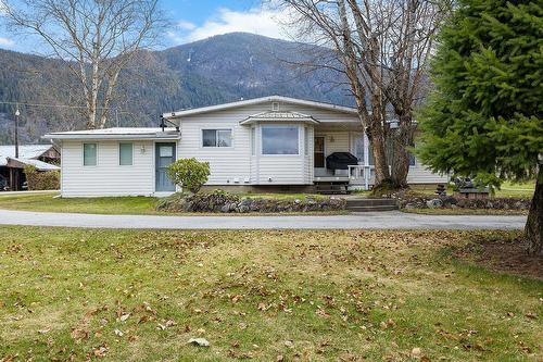 5030 Canyon-Lister Road, Creston, BC - Outdoor