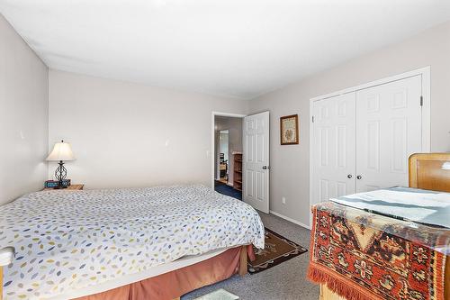 2813 Highway 3, Creston, BC - Indoor Photo Showing Bedroom