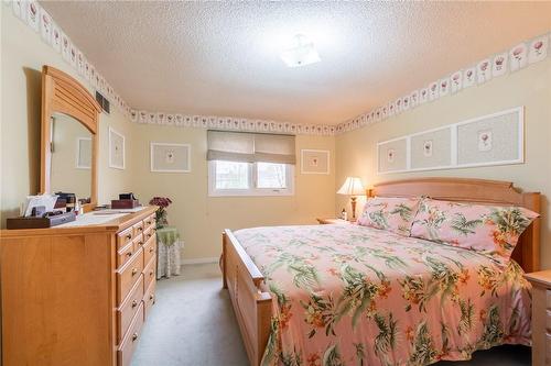 3336 Jordan Avenue, Burlington, ON - Indoor Photo Showing Bedroom