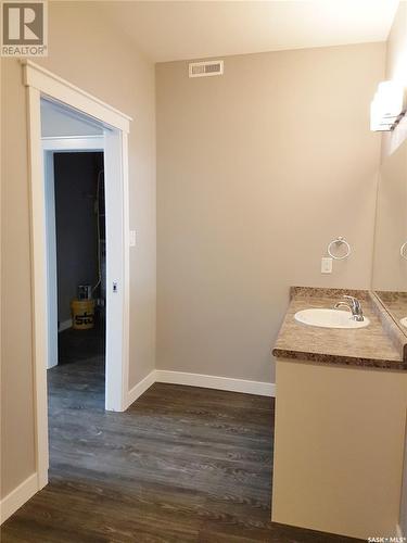 1555 Princess Street, Regina, SK - Indoor Photo Showing Bathroom