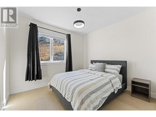 5555 Mountainside Drive, Kelowna, BC - Indoor Photo Showing Bedroom