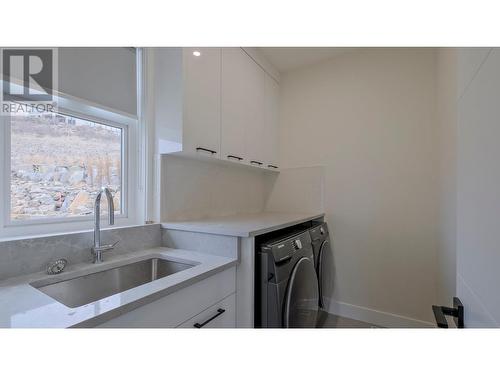 5555 Mountainside Drive, Kelowna, BC - Indoor Photo Showing Laundry Room