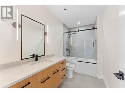 5555 Mountainside Drive, Kelowna, BC - Indoor Photo Showing Bathroom