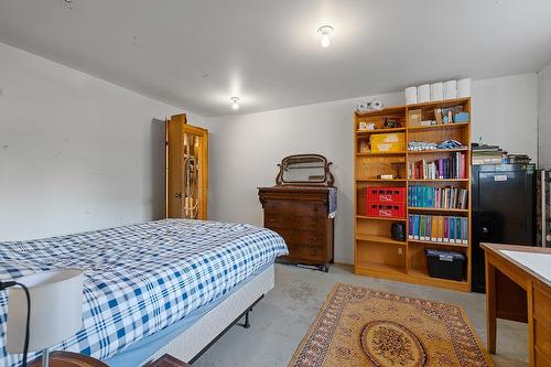 1818 Dogwood Street, Creston, BC - Indoor Photo Showing Bedroom