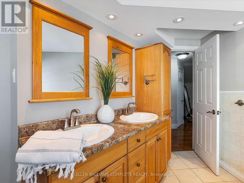 4 Cambria Crt, Hamilton, ON - Indoor Photo Showing Bathroom