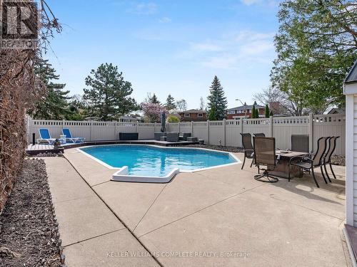 4 Cambria Crt, Hamilton, ON - Outdoor With In Ground Pool With Backyard