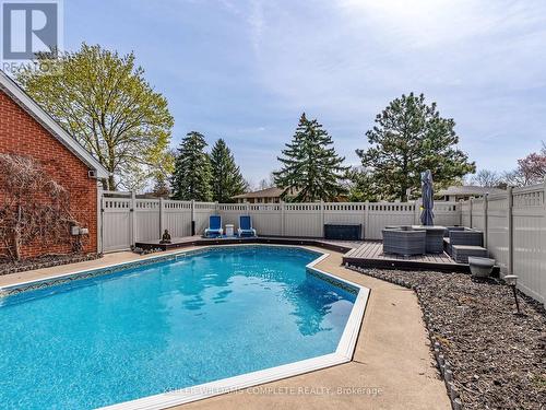 4 Cambria Crt, Hamilton, ON - Outdoor With In Ground Pool With Backyard