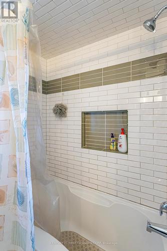 489 Alston Rd, London, ON - Indoor Photo Showing Bathroom