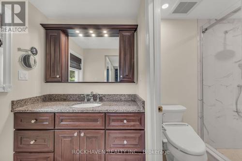 861 Centre Road, Hamilton, ON - Indoor Photo Showing Bathroom