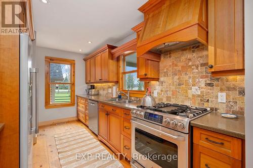 7967 Glendon Drive, Strathroy-Caradoc, ON - Indoor Photo Showing Kitchen With Double Sink