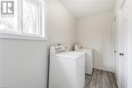 Main floor mudroom and laundry area - 619 Oakes Drive, Fort Erie, ON - Indoor Photo Showing Laundry Room