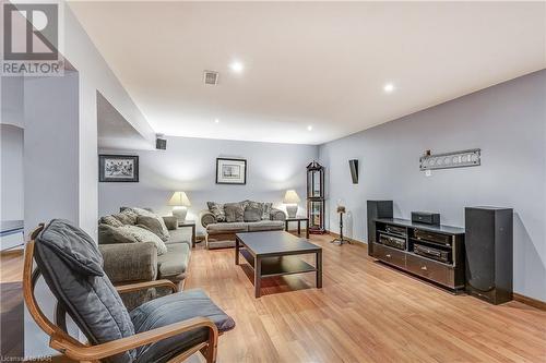 619 Oakes Drive, Fort Erie, ON - Indoor Photo Showing Living Room