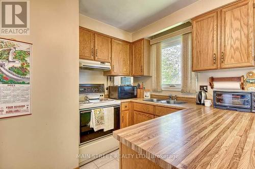 577 Haines Rd, Newmarket, ON - Indoor Photo Showing Kitchen With Double Sink