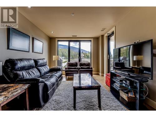 326 Mara Lake Lane Unit# 502, Sicamous, BC - Indoor Photo Showing Living Room