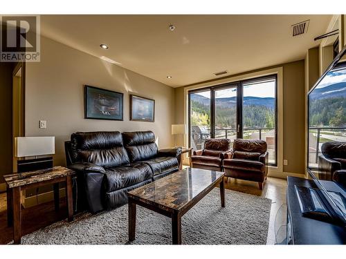 326 Mara Lake Lane Unit# 502, Sicamous, BC - Indoor Photo Showing Living Room