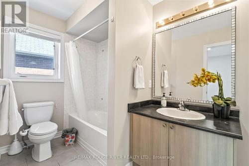 10 Campview St, Whitby, ON - Indoor Photo Showing Bathroom