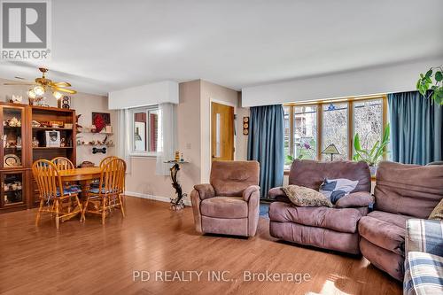 28 Bond St E, Kawartha Lakes, ON - Indoor Photo Showing Living Room