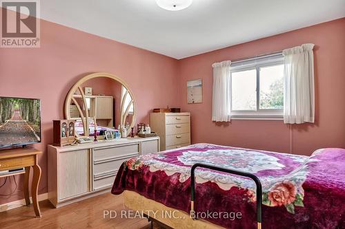 28 Bond Street E, Kawartha Lakes, ON - Indoor Photo Showing Bedroom