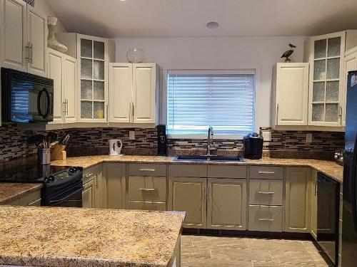 3601 Navatanee Drive, Kamloops, BC - Indoor Photo Showing Kitchen With Double Sink