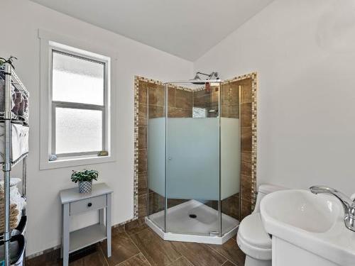 3601 Navatanee Drive, Kamloops, BC - Indoor Photo Showing Bathroom