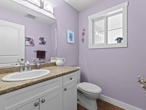 2084 Highland Place, Kamloops, BC - Indoor Photo Showing Bathroom