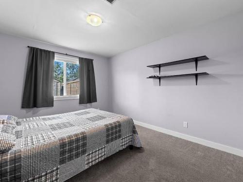 2084 Highland Place, Kamloops, BC - Indoor Photo Showing Bedroom