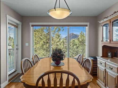 2084 Highland Place, Kamloops, BC - Indoor Photo Showing Dining Room
