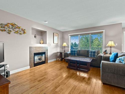 2084 Highland Place, Kamloops, BC - Indoor Photo Showing Living Room With Fireplace
