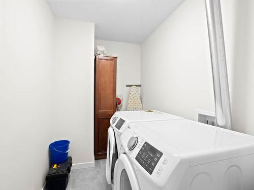 212-1880 Hugh Allan Drive, Kamloops, BC - Indoor Photo Showing Laundry Room