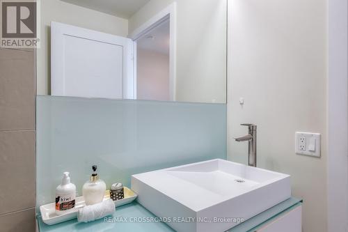 2912 - 300 Front Street W, Toronto, ON - Indoor Photo Showing Bathroom